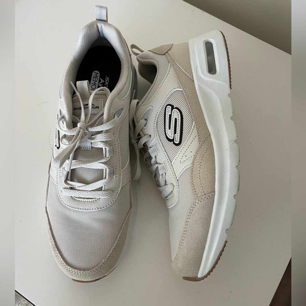 Sketchers Sneaker